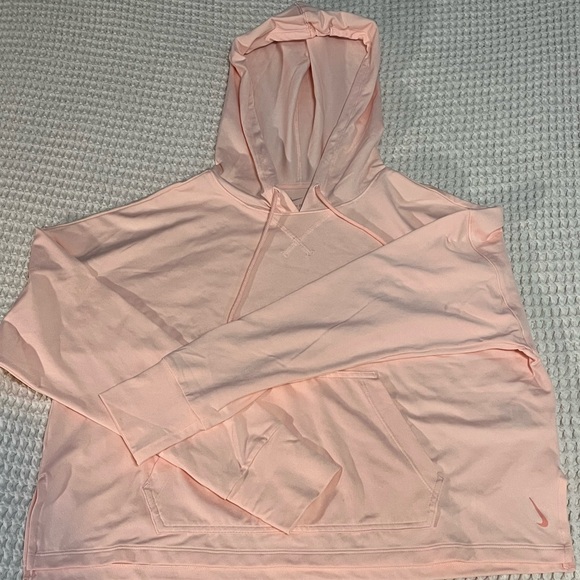Nike Dri-FIT Top in Soft Pink - Picture 1 of 4